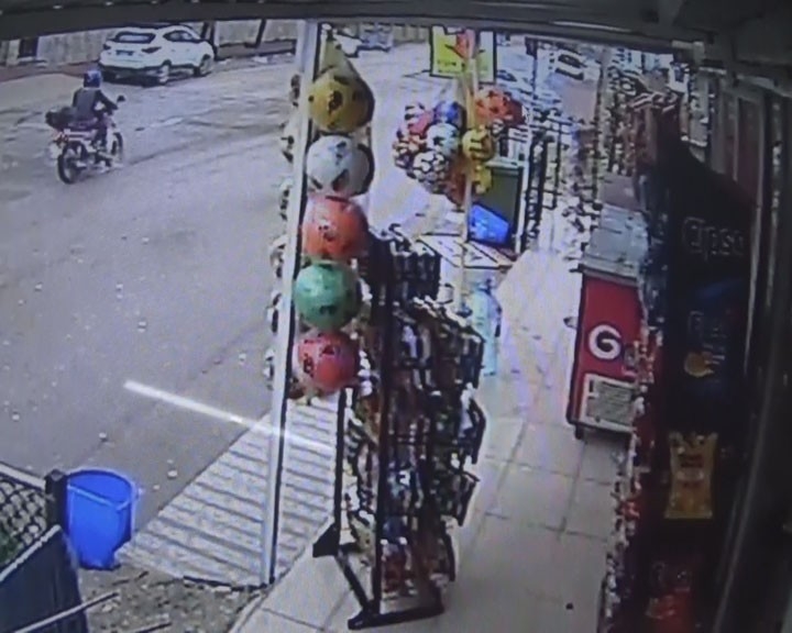 Dikkatsiz Sürücünün Neden Olduğu Kaza Kameraya Yansıdı