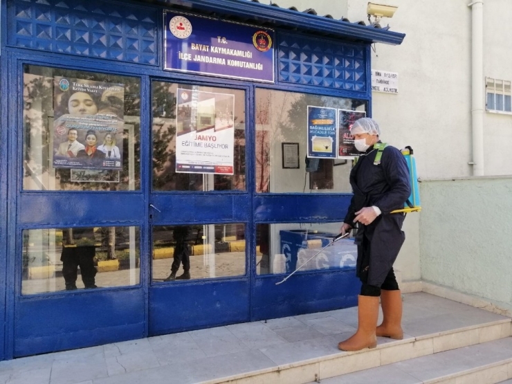 Bayat’ta Virüse Karşı İlaçlama Çalışmaları Sürüyor