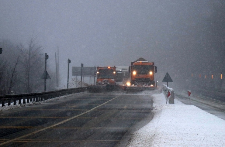 Bolu Dağı’nda Kar Yağışı Sürüyor