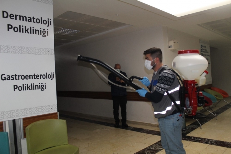 Korona Virüsüne Karşı Fırat Üniversitesi Hastanesi Dezenfekte Edildi