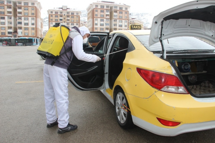 Erzurum’da Ticari Taksiler Dezenfekte Edildi