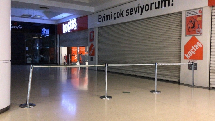 Korona Virüs Salgını Tehlikesiyle Esenyurt’ta Avm Kapandı
