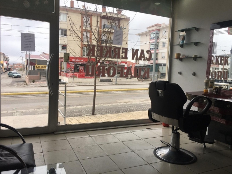 Korona Virüsü Kuaförlere Kepenk Kapattırdı