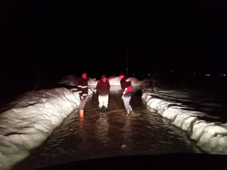 Yüksekova’da Birçok Ev Sular Altında Kaldı