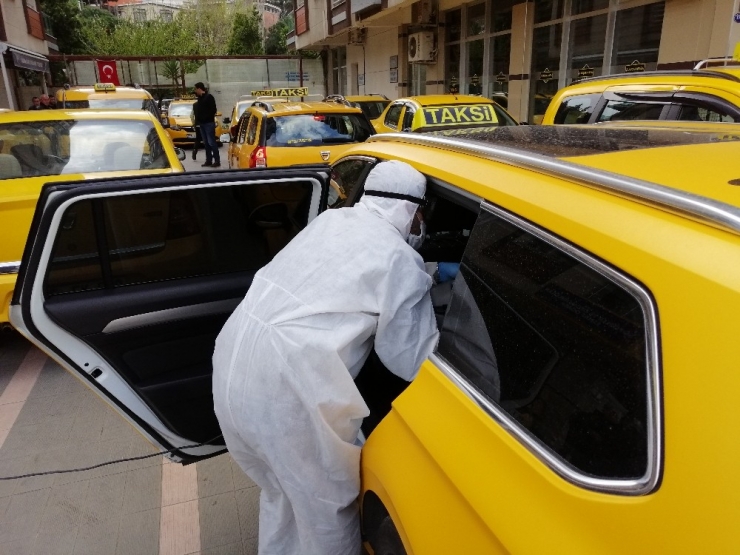 Taksiler Korona Virüsüne Karşı Dezenfekte Ediliyor