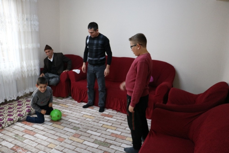 Epilepsi Hastası Emin Yardım Bekliyor