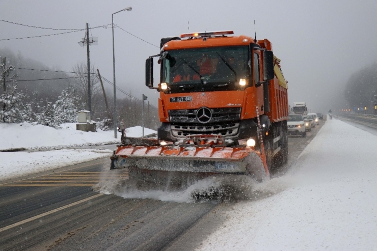 Bolu Dağı’nda Kar Yağışı Sürüyor