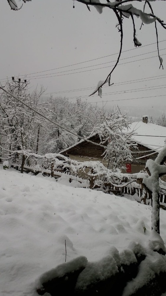 Karabük Baharda Yağan Karla Beyaza Büründü