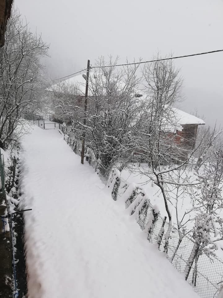 Karabük Baharda Yağan Karla Beyaza Büründü