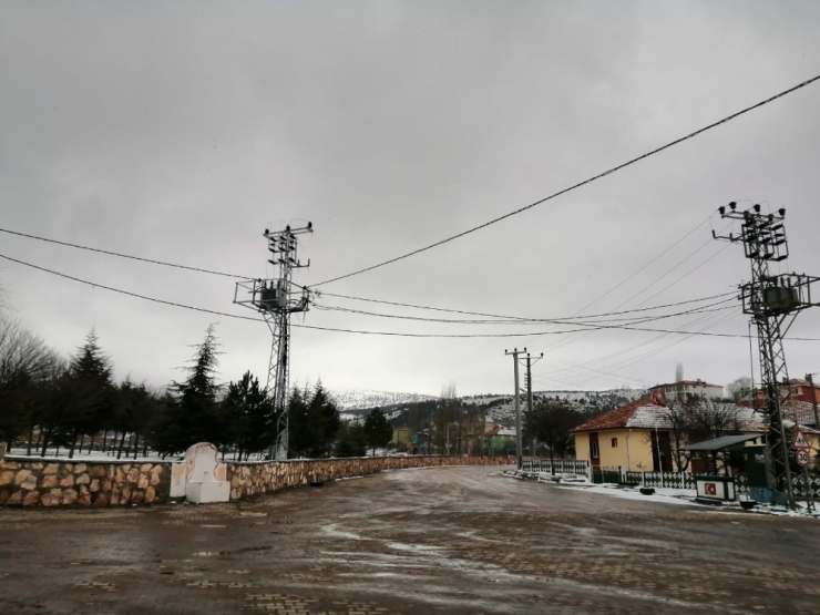 Karbasan Köyünde Kar Eksik Olmuyor
