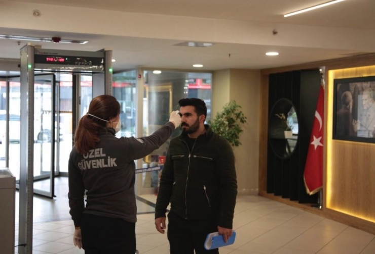 Kartal Belediyesi, Dezenfekte Çalışmalarına Aralıksız Devam Ediyor