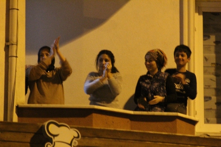 Kocaelililerden Sağlık Çalışanlarına Alkışlı Destek