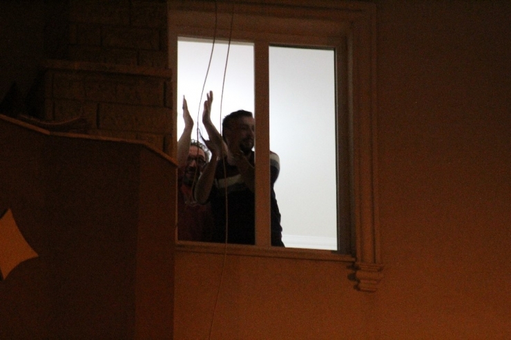 Kocaelililerden Sağlık Çalışanlarına Alkışlı Destek