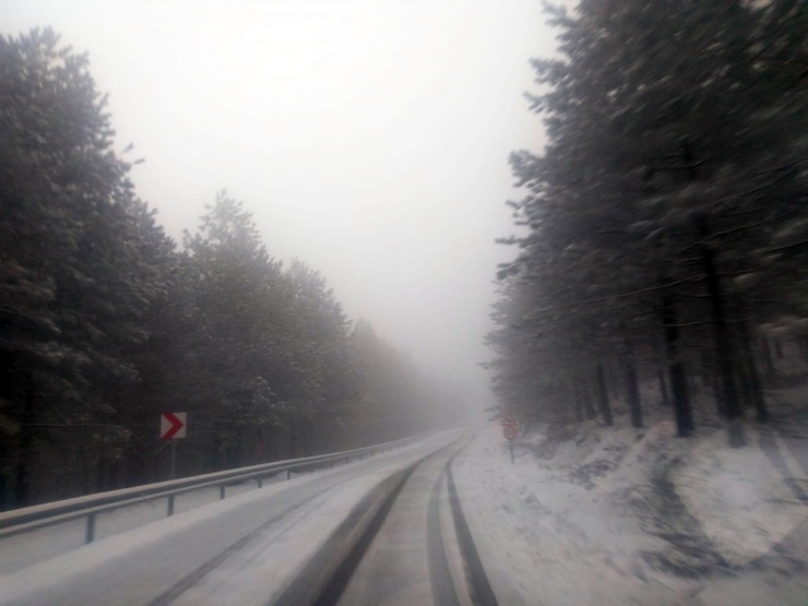Kocaeli’nin Yüksek Kesimlerinde Kar Yağışı Devam Ediyor
