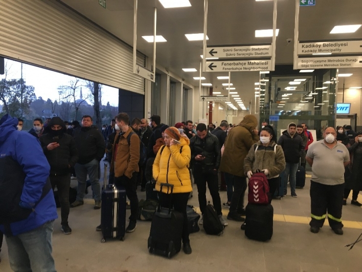 Yüksek Hızlı Trende Korona Virüsü Paniği