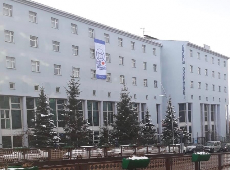 Erzurum Öğretmenevinden Örnek Davranış