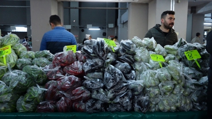 Marmaris Semt Pazarında Elle Temas Yok