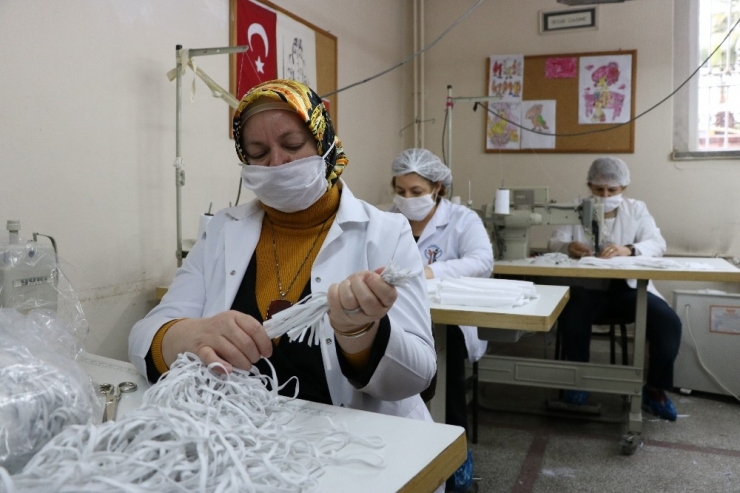 Bakanlık Kutladı, Yıkanıp Tekrar Kullanılabilen Maskeler Acil İhtiyaca Cevap Verecek