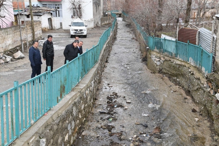 Muş Belediyesinden Soğurman Deresi’nde Islah Çalışması