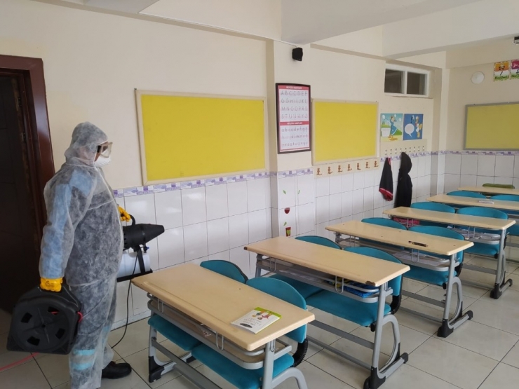 Kamu Binaları Ve Bankalar Dezenfekte Edildi