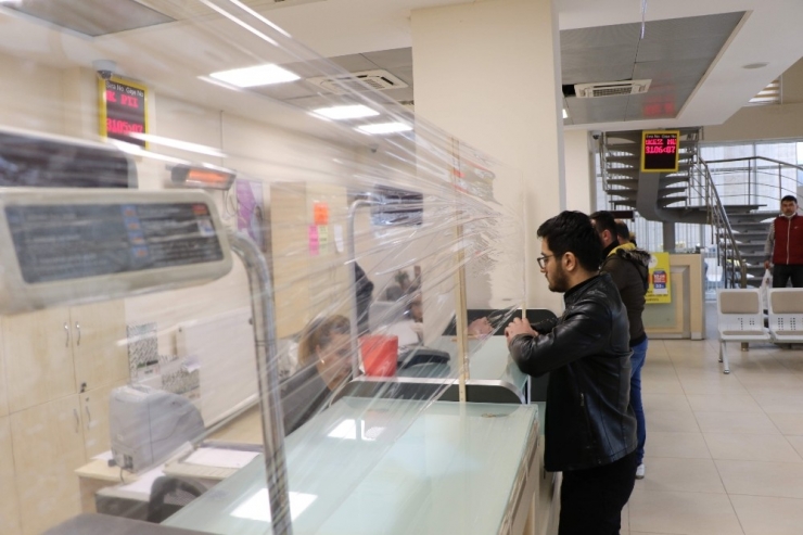 Postanede Korona Virüse "Streç Filmli" Önlem