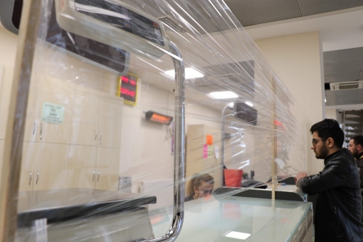 Postanede Korona Virüse "Streç Filmli" Önlem