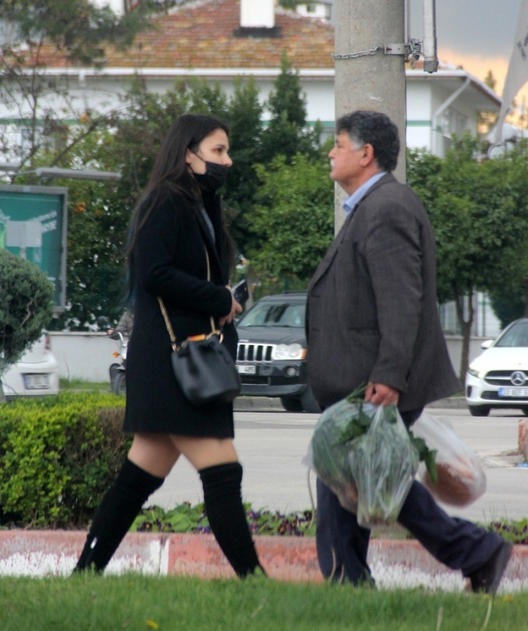 Korona Virüse Yakalanan Arttıkça Vatandaşlar Da Tedbiri Arttırıyor