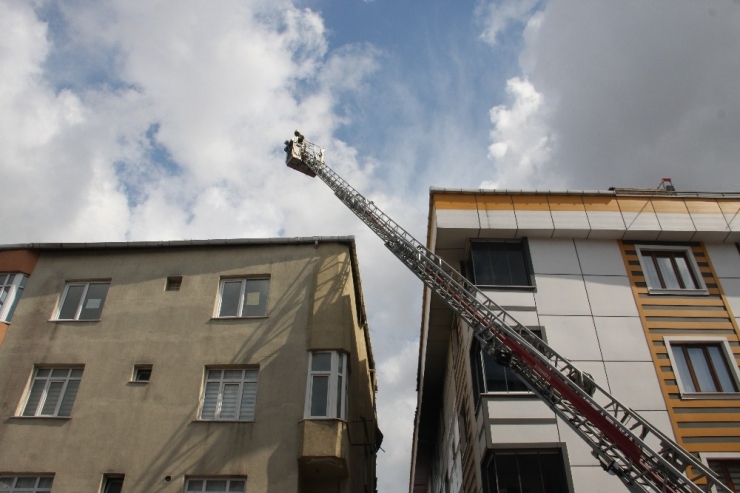 Sultangazi’de Korkutan Yangın