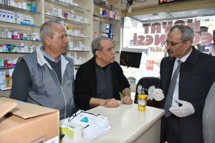 Tarsus Belediyesi Dezenfektan Üretip Halka Ücretsiz Dağıtıyor