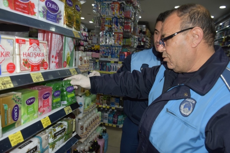 Tarsus’ta Kozmatik Ürün Satan İşletmeler Denetlendi