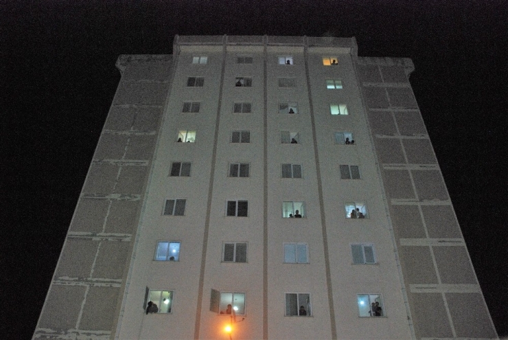 Tokatlılar Sağlıkçılar İçin Camlara Döküldü