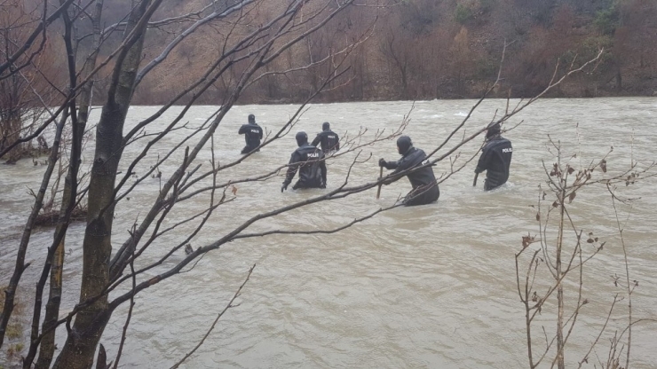 Munzur Çayı, Kayıp Uzman Çavuşu Bulmak İçin Didik Didik Aranıyor