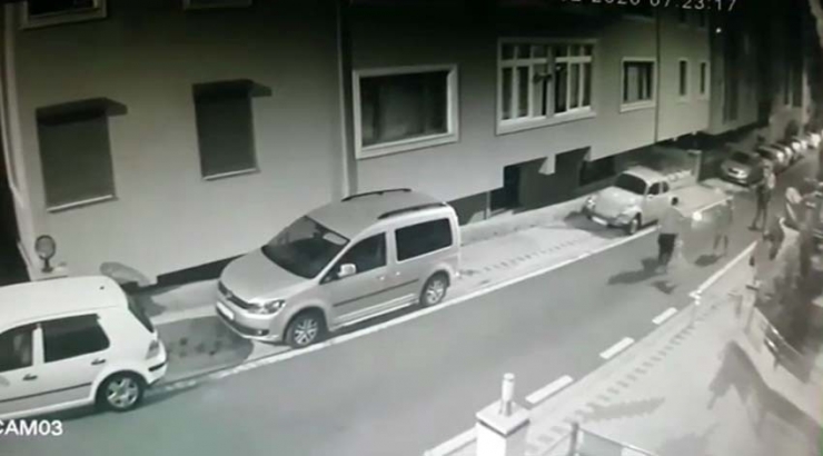 Üsküdar’da Silahla Dehşet Saçan Şahıs Kamerada