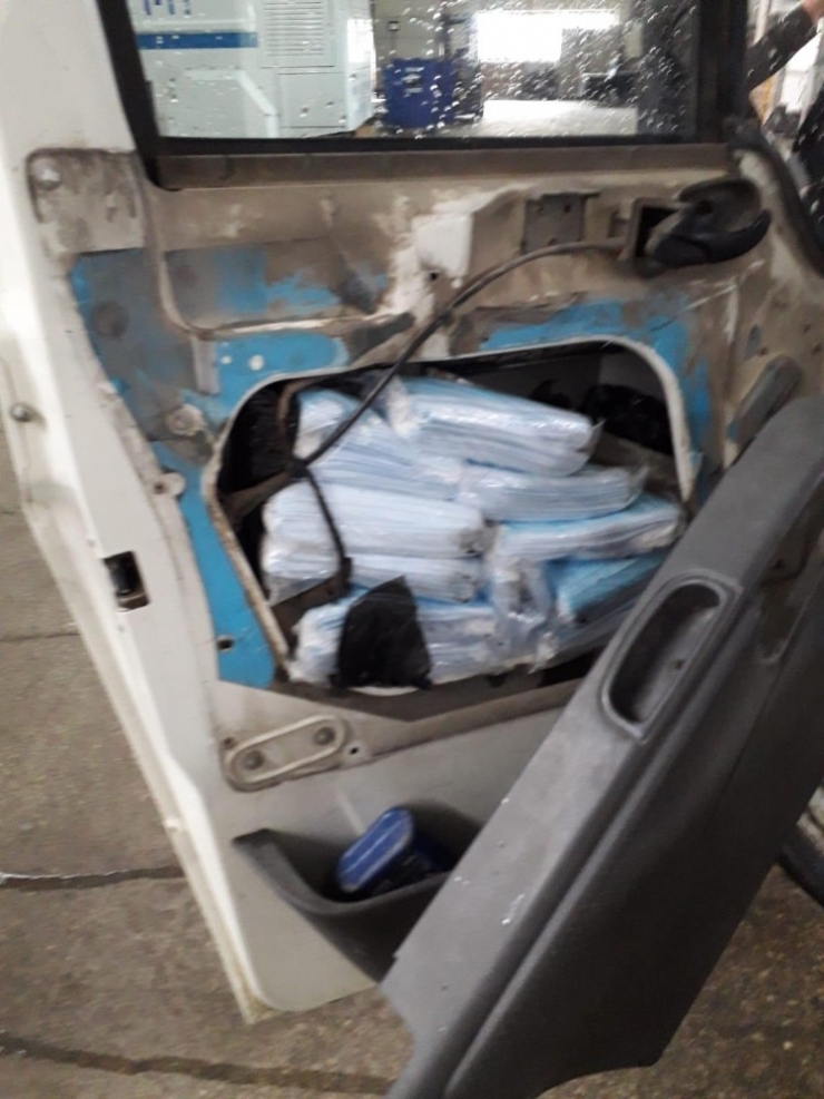 Van’da 6 Bin 900 Adet Kaçak Maske Ele Geçirildi