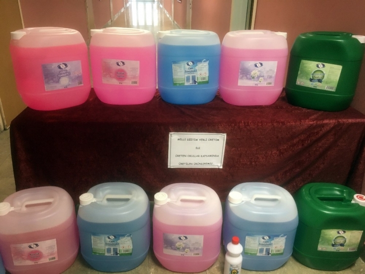 Bahçelievler’de Öğretmenler Günde 10 Ton Dezenfektan Üretiyor