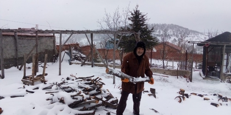 ’Mart Kapıdan Baktırır’ Atasözünün Resmidir