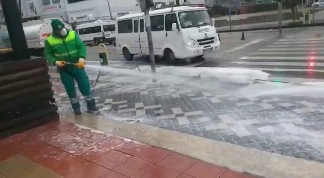 Adıyaman’da Cadde Ve Sokaklar Köpüklü Suyla Yıkanıyor