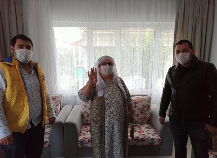 Marmaris’te Ak Partili Gençlerden Örnek Davranış