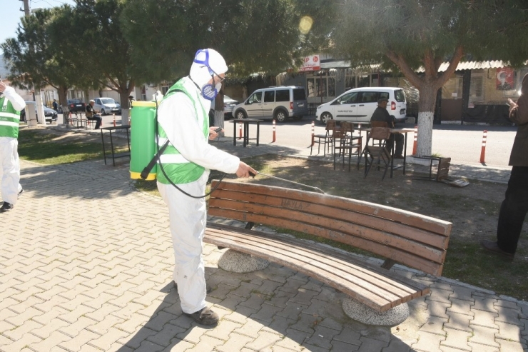 Aliağa’da Hijyen Ekipleri Virüse Karşı Kent Genelinde Dur Durak Bilmedi