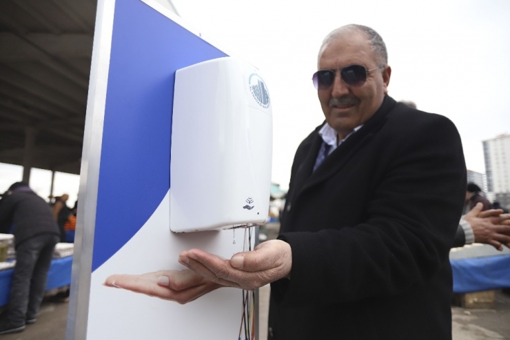 Pazar Yerlerinde Hem El Dezenfektanı Uygulaması Başladı Hem De “14 Kural” Broşürü Dağıtıldı