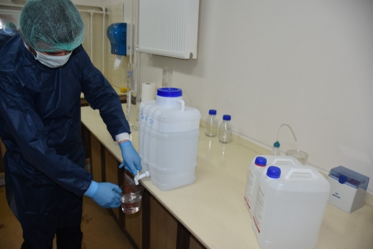 Sağlık Kurumlarında Kullanılacak Dezenfektanları Kendileri Üretiyor