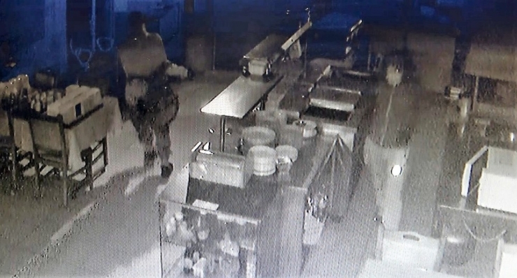 Antalya’da Esnafı Önce Korona Virüs, Sonra Hırsızlar Vurdu