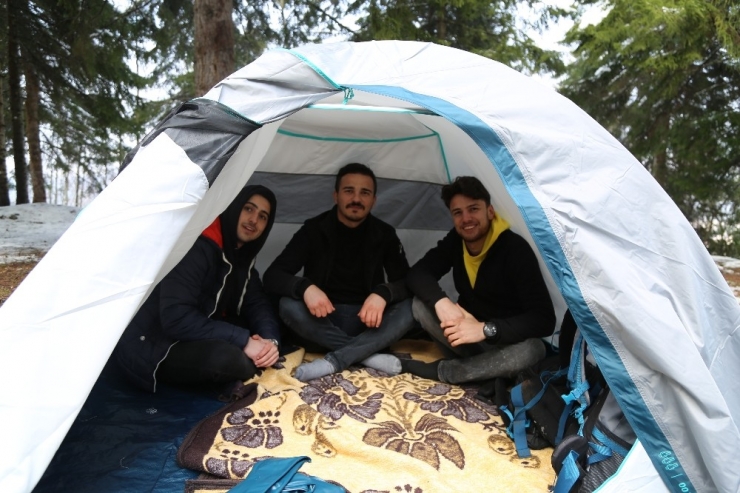 Korona Virüsünden Korunmak İçin Yaylada Kamp Kurdular