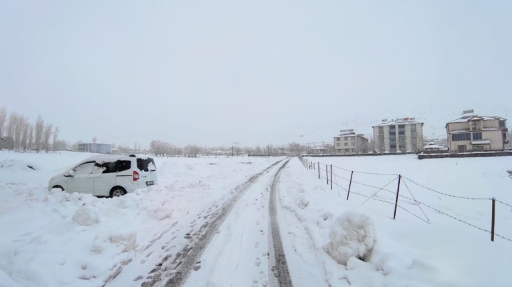 Bingöl’de Kar Yağışı, 21 Köy Yolu Kapandı