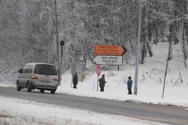Bolu Dağı’nda Hafif Kar Yağışı Ve Sis Etkili Oluyor