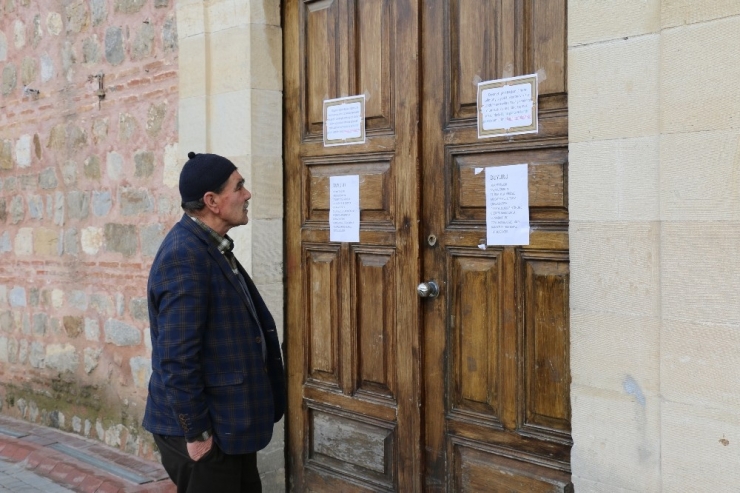 Cuma Saatinde Minarelerden Dua Anonsu Yükseldi