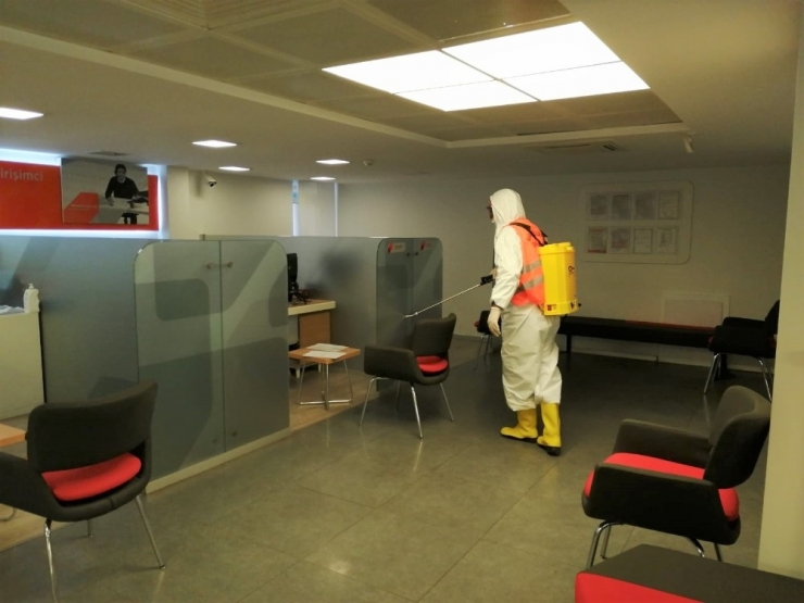 Bağlar Belediyesi Jandarma Karakolu Ve Bankaları Dezenfekte Etti