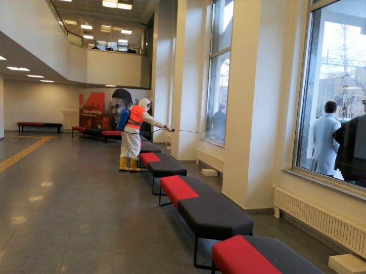 Bağlar Belediyesi Jandarma Karakolu Ve Bankaları Dezenfekte Etti