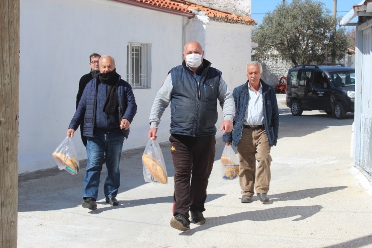 Düğerek’te Yaşlıların Evlerine Gıda Hizmeti