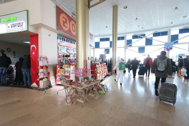 Büyükşehir Otogarı Dezenfekte Etti